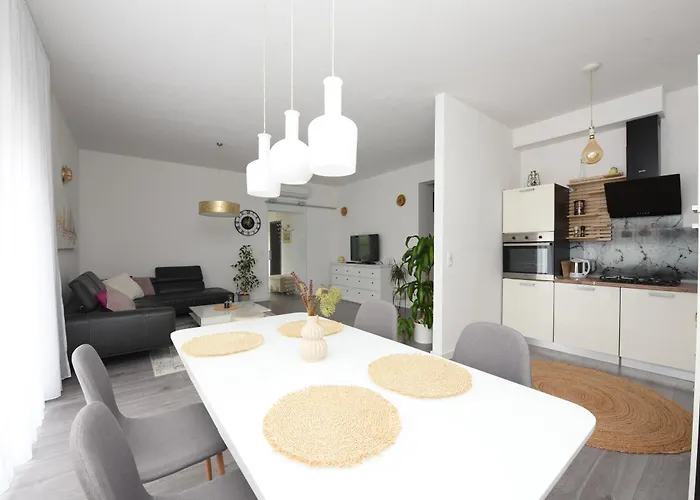 Nicole 스베티 페타르