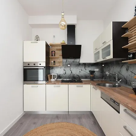 Nicole Apartment *