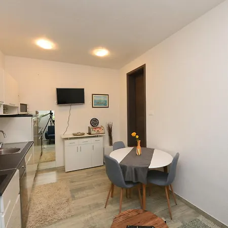 Nicole * 斯维蒂佩塔