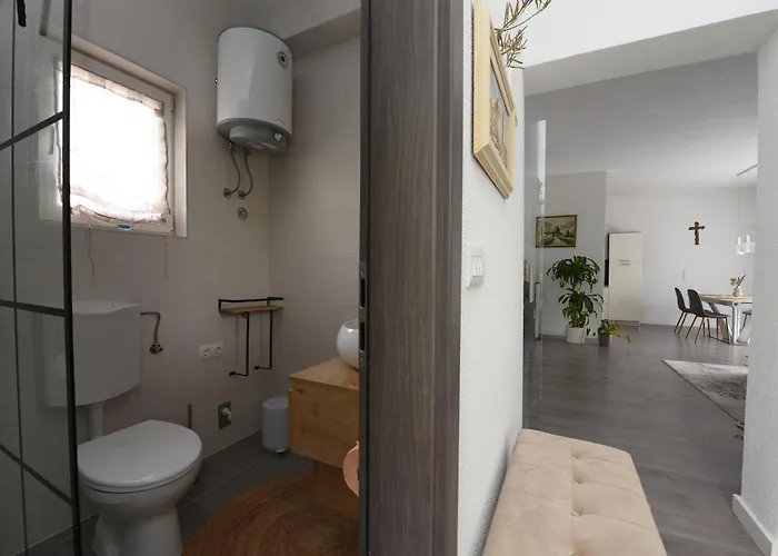 Nicole Apartman *